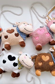 Cartoon cute plush cow shoulder bag messenger bag children’s coin purse plush toy girl girlfriends child children’s gift