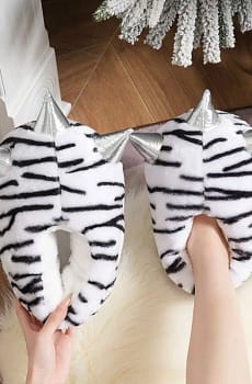 Woman Adult Animal Costume Bear Claw Shoes Gift New Dinosaur Paw Slippers Women’s Slip On Shoes Cosplay Soft Plush Home Slippers