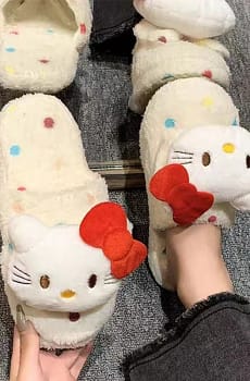 Kawaii Sanrio Hello Kitty Slippers Cute Anime Girl Winter Plush Cotton Shoes Home Indoor Casual Shoes Girl Christmas Gift