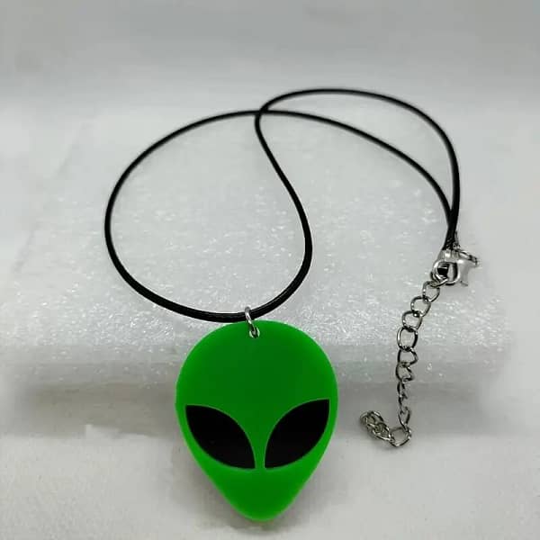 unique Acrylic Alien necklace Cute Funny Cartoon Green Space Head alien pendant necklace Resin alien mask Statement choker - Image 4