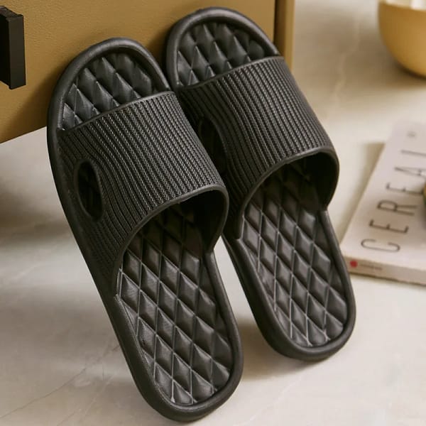 Fashion Men Women Slippers Beach Shoes Soft Sole Couple Non-slip Flip Flops Slides Sandals Solid Unisex House Shoes Zapatos